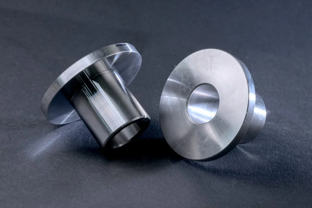 Valcové komponenty s prírubami.