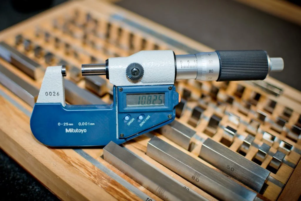 Mikrometer Mitutoyo.