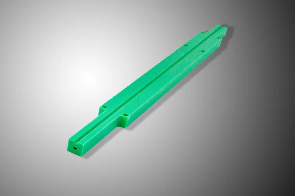 Podlhovastý objekt.