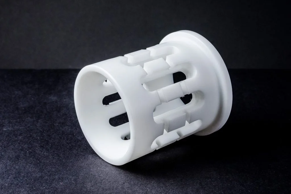 Výrezy a výstupky.